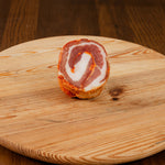 Pnacetta artigianale su tagliere di legno.