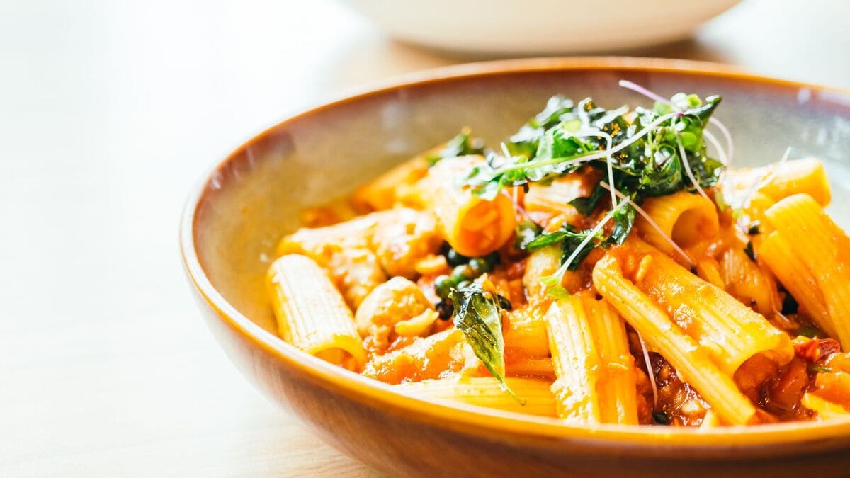 Pasta autunnale con ricotta di bufala, zucca e pomodorini secchi
