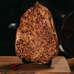 guanciale intero su tagiere tustico di legno