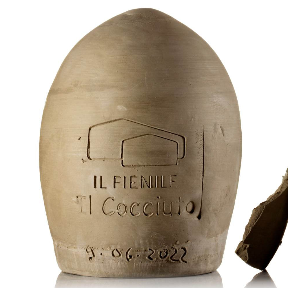 Anfora chiusa di creta con all'interno un caciocavallo