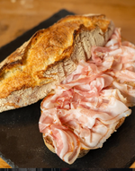 pancetta affettata in pane casereccio